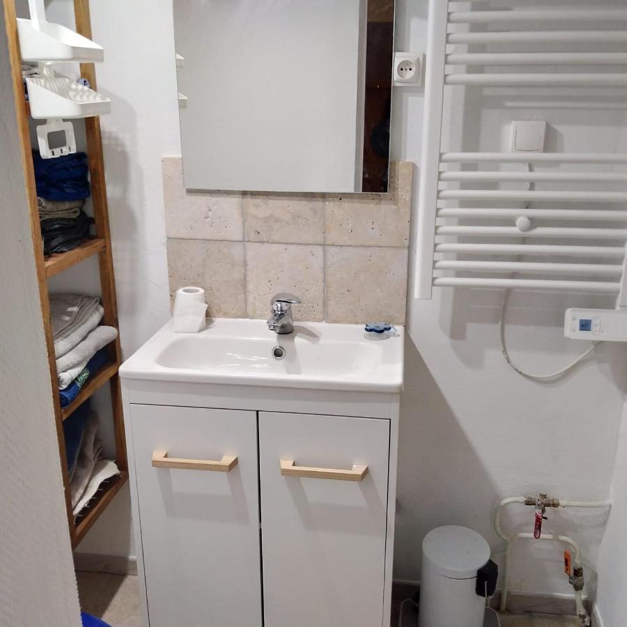 Maisonnette De Charme Climatisee La Machine Bagian luar foto